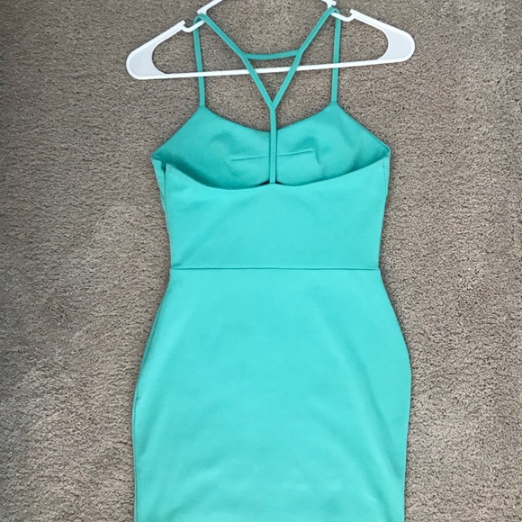 Bodycon strapping dress - Picture 2 of 3